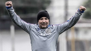 Hoje, porém, ninguém contesta Everson, e suas saídas com os pés