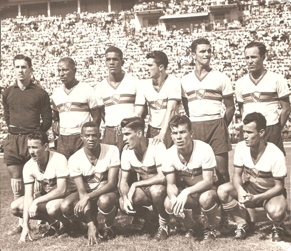 Equipe do Renner, que representou a Seleção Gaúcha em partida contra a Seleção Paulista. Em pé, da esquerda para a direita: Valdir Joaquim de Moraes, Pinga, Bonzo, Leo, Ênio Rodrigues e Paulistinha. Agachados: Pedrinho, Breno, Juarez, Ênio Andrade e jogador não identificado. Foto: arquivo de Valdir Joaquim de Moraes