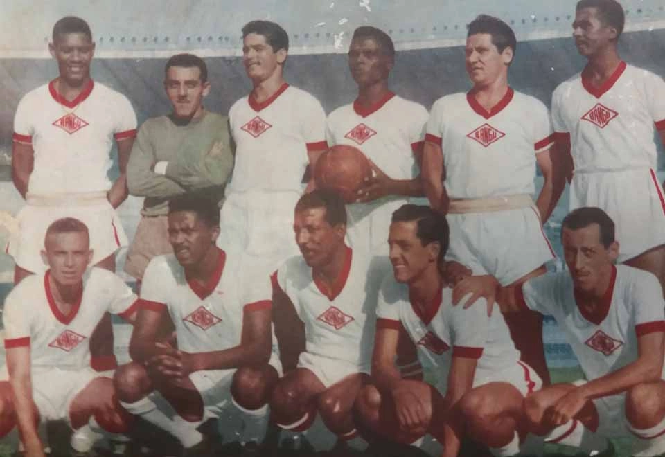 Bangu de 1955. Em pé: Joel, Cabeção, Torbis, Zózimo, Gavilan e Jorge. Agachados: Mario, Lauro, Zizinho, Décio Esteves e Nivio. A foto é da Revista Esporte Ilustrado, 883, de 1955.