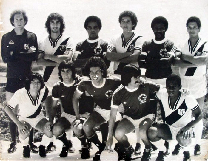 Vejam a seleção formada por grandes craques que defenderam Ponte Preta e Guarani na década de 70. Em pé, da esquerda para a direita: Carlos, Oscar, Mauro, Polozzi, Zé Carlos e Odirlei. Agachados: Lúcio, Renato Pé Murcho, Careca, Zenon e Tuta