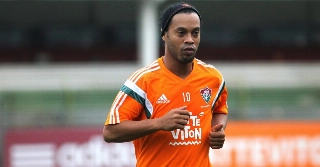 Além de rebater as críticas, Assis ainda cutucou o patrocinador do Fluminense
