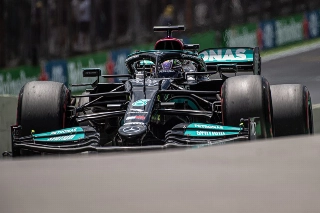 Britânico largou em décimo para vencer em Interlagos. Foto: Beto Issa/F1/Divulgação