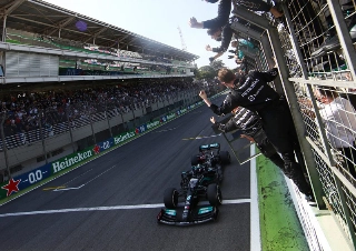 Evento teve recorde de público em Interlagos. Hamilton, brilhante, venceu. Foto: Beto Issa/F1/Divulgação