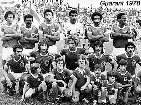 Confira a equipe do Guarani que goleou o Itabuna por 7 a 0 no dia 30 de abril de 1978. Em pé: Édson, Zé Carlos, Gomes, Neneca, Mauro Campos e Miranda. Agachados: Capitão, Renato, Careca, Zenon e Macedo.