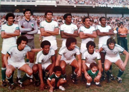  Em pé: Edson, o goleiro Dorival (ex-modelo profissional), Gomes, Chiquinho, Edmar e Almeida. Agachados: Capitão, Jorge Mendonça, Careca, Ângelo e Osnir.