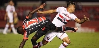 Ceará oficializa atacante que pertencia ao SP e defendeu o Criciúma em 2018