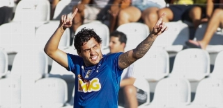 Cruzeiro faz consulta sobre Goulart, e valores fazem clube buscar parceiro