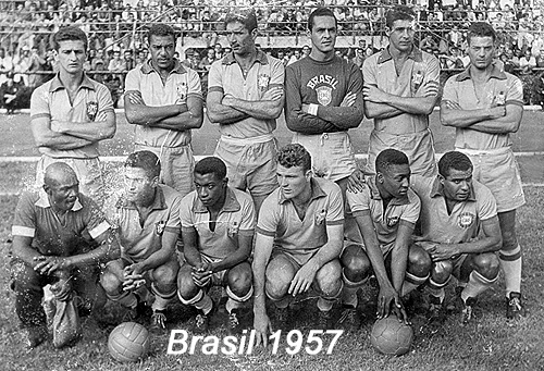 Em pé: De Sordi, Jadir, Nilton Santos, Gylmar, Mauro e Roberto Belangero. Agachados: Mário Américo, Garrincha, Moacir, Mazzola, Pelé e Canhoteiro