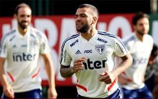 Daniel Alves e Juanfran não participaram de treino tático no CT da Barra Funda. Foto: Rubens Chiri / saopaulofc.net 