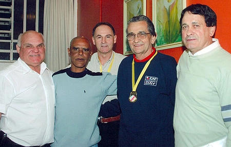 Em uma reunião de ex-atletas, Negri é o primeiro, da direita para a esquerda. Da esquerda para a direita estão o ex-goleiro Gibão, o ex-atacante Iauca, o ex-zagueiro Mario Tito e Larry