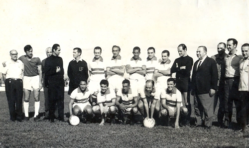 Vejam um combinado que participou de um jogo festivo na cidade paulista de Itapira. Bellini é o segundo, Gylmar o quarto, Alfredo Ramos o sétimo, Zé Carlos Silvério é o oitavo, Cássio o nono, Laércio o décimo-primeiro, seguido por Vicente Feola, Luiz Noriega, José Poy e Gerdy Gomes; agachados vemos Walter Zum-zum (primeiro), Pepe (o quarto) e Plínio