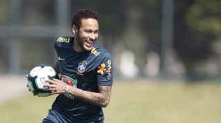 Neymar treina com a seleção na fase de preparação para a Copa América. Foto: Lucas Figueiredo/CBF
