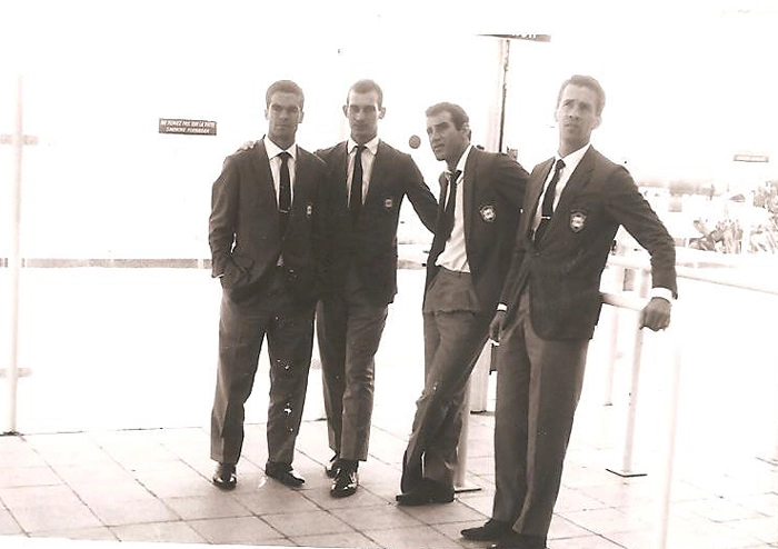 Rinaldo, C&eacute;lio, G&eacute;rson e Valdir, durante viagem da Sele&ccedil;&atilde;o Brasileira pela Europa. Foto: arquivo pessoal de Valdir Joaquim de Moraes