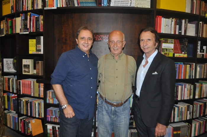 Reginaldo Leme, Bird Clemente e Emerson Fittipaldi na noite de 24 de fevereiro de 2014, na Livraria da Vila, no Shopping JK, dia em que Reginaldo Leme lançou seu 22º Anuário AutoMotor Esporte. Foto: Marcos Júnior/Portal TT