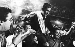 Fausto Silva, 75 anos! Relembre dele como repórter na cobertura do título do Corinthians em 77