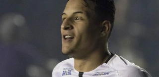 Líder do Brasileiro, com a melhor campanha dos pontos corridos em sete rodadas, o Corinthians joga domingo contra o Coritiba no Paraná