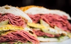 Vai um lanchinho aí? Bar Mortadela Brasil, no box 4 do Mezanino do Mercado Municipal Paulistano, o Mercadão!