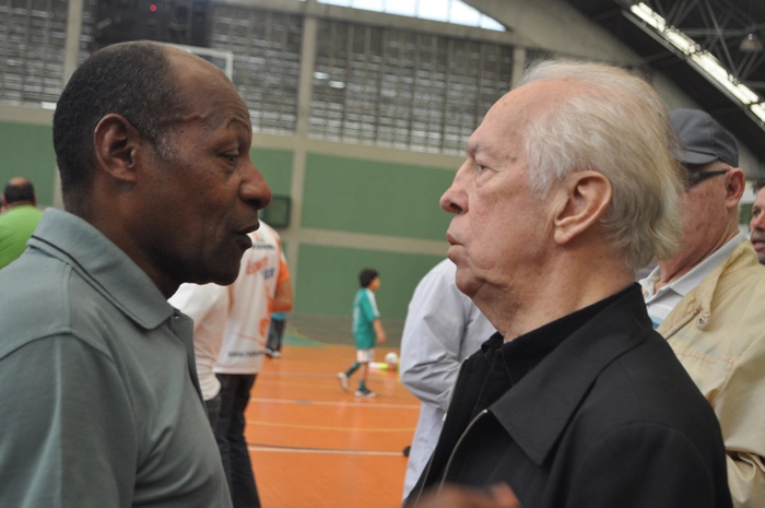 Edu e Valdir Joaquim de Moraes no ginásio do CT da Barra Funda para o churrasco promovido pelo Palmeiras para seus ex-jogadores, em 29 de setembro de 2012. Foto: Marcos Júnior/Portal TT