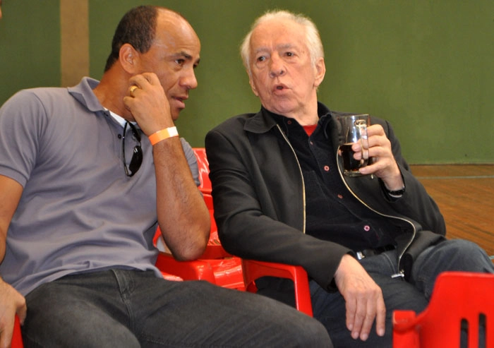 Sérgio Soares e Valdir Joaquim de Moraes colocam a conversa em dia no almoço que o Palmeiras promoveu em 29 de setembro de 2012, no CT da Barra Funda, zona oeste de São Paulo. Foto: Marcos Júnior/Portal TT