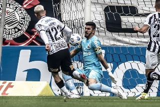 Peixe tem um jogo a mais que seus concorrentes e terá sequência difícil na reta final do Brasileiro. Foto: Ivan Storti/Santos FC