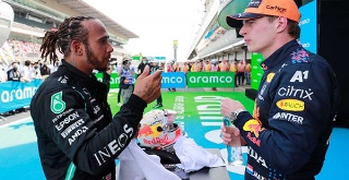 Britânico e holandês travam disputa acirrada pelo título da F1 neste ano. Foto: Divulgação