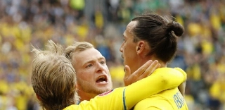 Ibra salva Suécia "sozinho" e evita derrota na estreia da Euro
