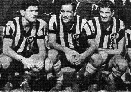 Foto de 1945 no Botafogo, seu time de coração. Está ao centro, tendo ao lado Tovar (à esquerda) e Tim (à direita). <i>Foto: Revista da série 