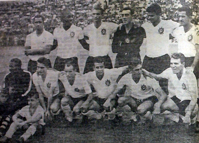 Em pé, da esquerda para a direita: Oreco, Ari Clemente, Benedito, Cabeção, Egídio e Olavo. Agachados, da esquerda para a direita: Bataglia, Luisinho, Almir, Rafael e Jamanta. Foto: Walter Peres