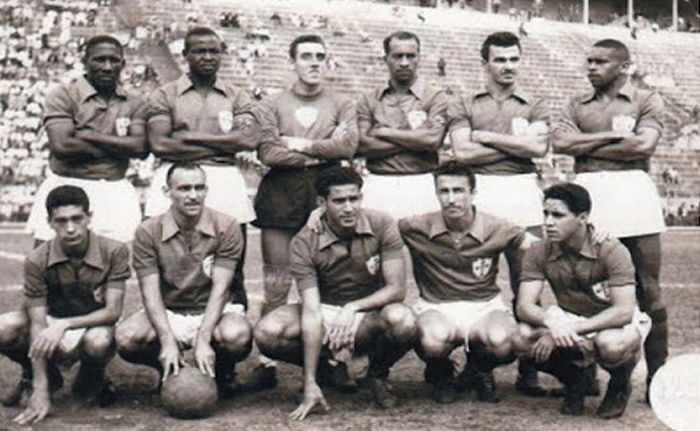 Da esquerda para a direita, em pé: Djalma Santos, Brandãozinho, Cabeção, Nena, Herminio e Ceci. Agachados: Zé Carlos, Zé Amaro, Ipojucan e Lierte. Foto: Reprodução do site do Leivinha