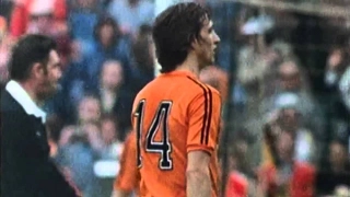 No jogo decisivo das eliminatórias para a Copa de 1974, Holanda se beneficiou de gol mal anulado. Foto: Reprodução/YouTube
