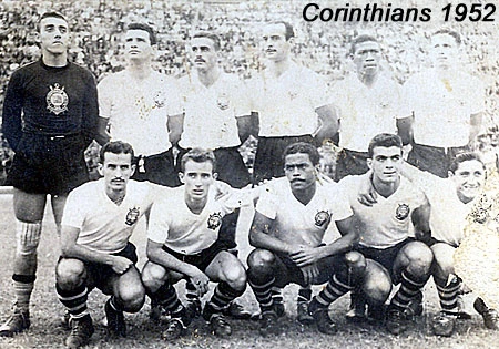 A foto é do time bicampeão do Torneio Rio-São Paulo de 1954. Recebemos a mesma do grande homem de televisão Irineu de Carli, ex-Rede Mulher e TV Tupi. Em pé estão Cabeção, Homero, Idário, Touguinha, Julião e Rosalem; agachados estão Cláudio, Luizinho, Baltazar, Nardo e Colombo