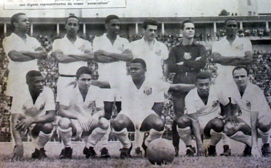 Em pé, da esquerda para a direita: Laércio, Geraldino, Mengálvio, Calvet, Gilmar e Haroldo. Agachados, da esquerda para a direita: Dorval, Osvaldo Rossi, Coutinho, Pelé e Pepe. Foto: Walter Peres