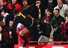 Achados & Perdidos: Uma 'voadora' que custou nove meses de suspensão para o aniversariante Éric Cantona