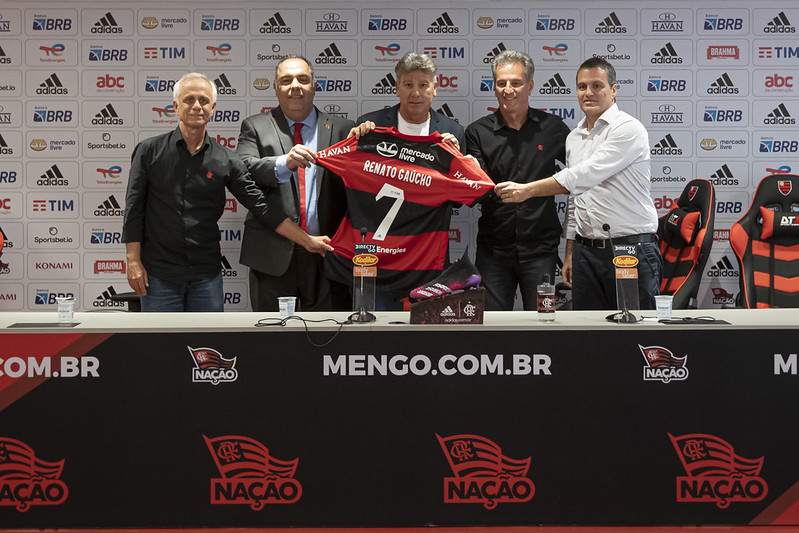 Direção flamenguista definiu orçamento de R$ 30 milhões para buscar o substituto de Renato. Foto: Alexandre Vidal/Flamengo