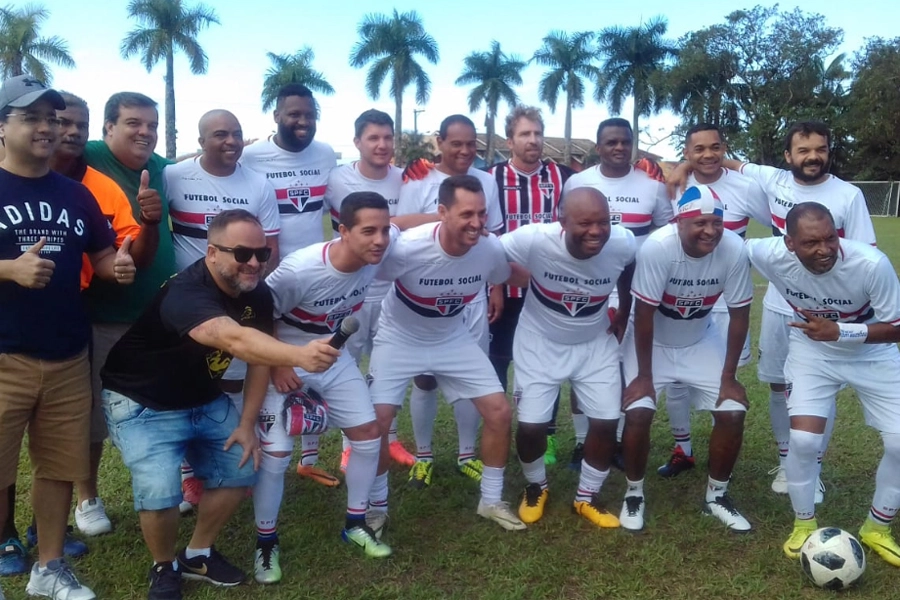 Jogo amistoso dos veteranos do São Paulo, em 26 de maio, no SESC Bertioga. Em pé, Anderson Martins é o quarto, seguido por Wilson, Gustavo Nery, Muller, Rogério, Capitão, Elivélton e não identificado. Agachados o segundo é Pavão, seguido por Alexandre (meia), Alexandre (volante), Sidney e Macedo