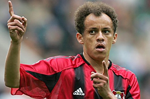 Com a camisa do Bayer Leverkusen, Fran&ccedil;a foi destaque na Bundesliga. Foto: Placar