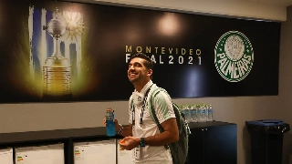 Treinador português espera a chegada de jogadores para quatro posições. Foto: Cesar Greco