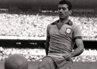 'Enciclopédia do Futebol', o saudoso Nilton Santos nascia há 100 anos