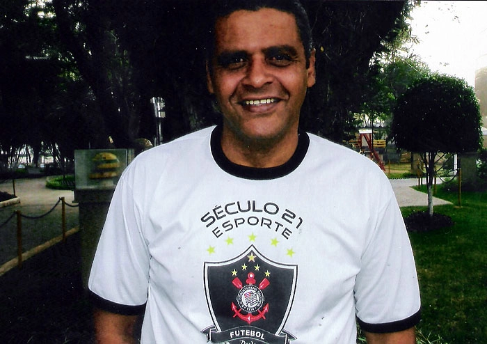 Veja o zagueiro no Masters do Timão em 2008