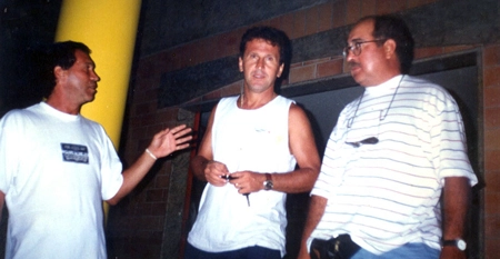 Em 1997, o jornalista Leivinha visitou as instalações do CFZ, clube criado e mantido por Zico. Da esquerda para a direita estão Rondinelli, Zico e Leivinha