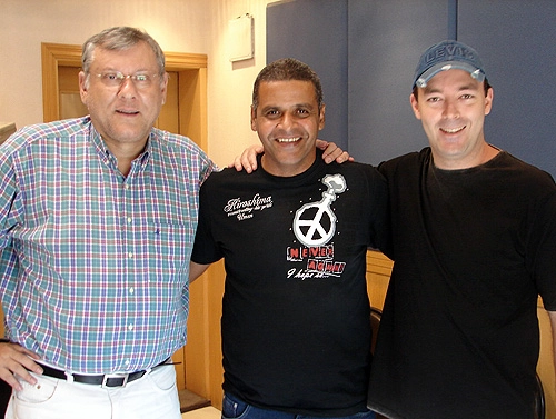 Da esquerda para a direita: Milton Neves, Wagner Basílio e o repórter Leandro Quesada.