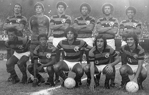 Neste timaço do Mengão de 1978, estão em pé: Rondinelli, Cantareli, Dequinha, Ramirez, Júnior e Merica. Agachados: Júnior Brasília, Adílio, Radar, Paulo César Carpegiani e Tita.