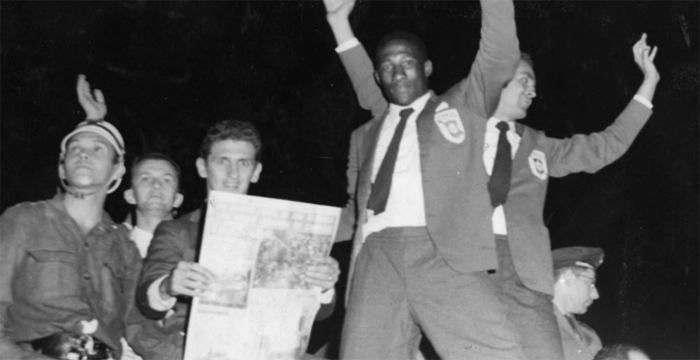 De Sordi (com o jornal na mão), Djalma Santos e Gylmar dos Santos Neves. Foto: UOL