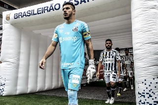 Camisa 34 do Peixe ampliou seu vínculo em mais um ano com o clube e recebeu aumento salarial. Foto: Ivan storti/Santos FC