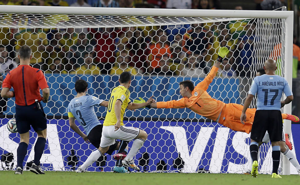 Uruguai e Colômbia protagonizarão nesta terça-feira no Estádio Centenário, em Montevidéu, um duelo de seleções que têm em comum o fato de terem estreado nas Eliminatórias para a Copa do Mundo com vitória