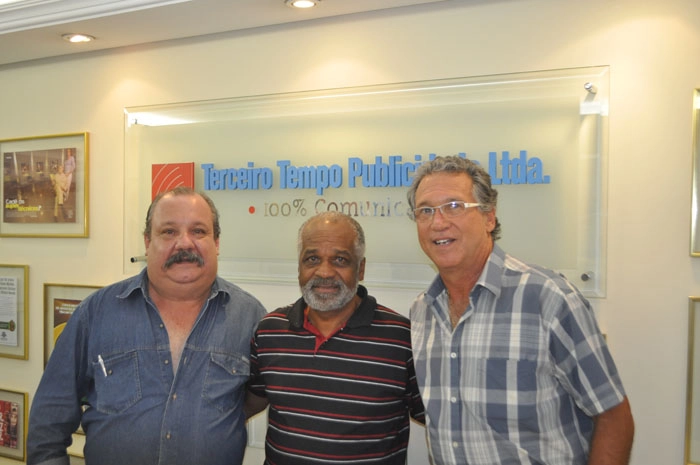 Em visita à redação do Portal Terceiro Tempo. Da esquerda para a direita: Emílio Duva, Maritaca e Rondinelli. Foto: Chico Santo/Portal TT