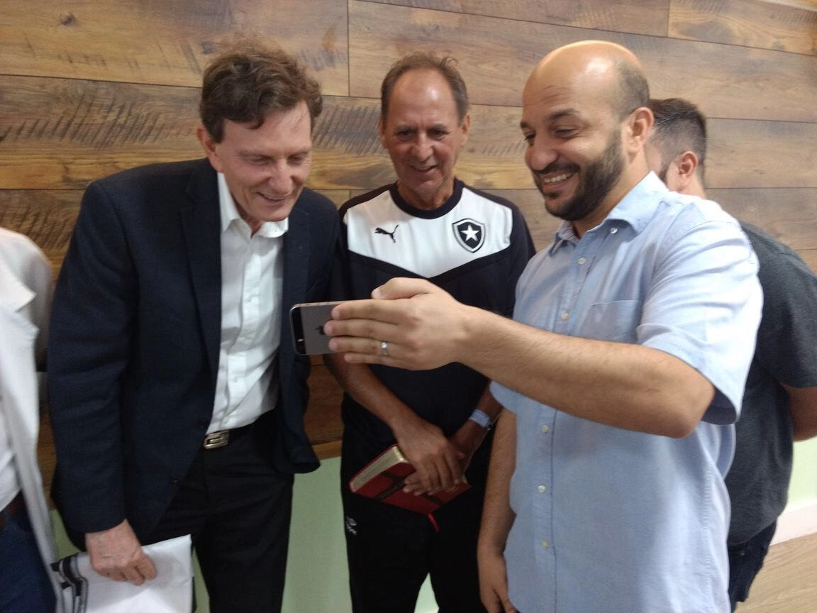 Marcelo Crivella, Mendonça e Felipe Michel em agosto de 2017, na Clínica Jorge Jaber, no Rio de Janeiro. Foto: Divulgação