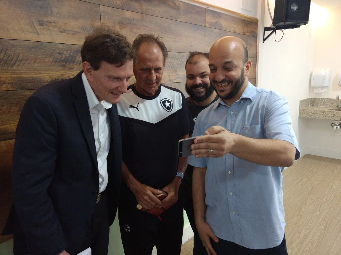 Marcelo Crivella, Mendonça e Felipe Michel à frente) em agosto de 2017, na Clínica Jorge Jaber, no Rio de Janeiro. Foto: Divulgação