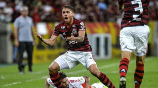 Volante foi titular contra o Inter no meio de semana. Foto: Alexandre Vidal & Marcelo Cortes / Flamengo