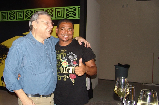 Milton Neves e Vampeta se encontraram em 03 de maio de 2010, durante a festa da Band AM e Band News FM para a equipe rumo à Copa da África do Sul. Foto: Marcos Júnior / Portal TT
